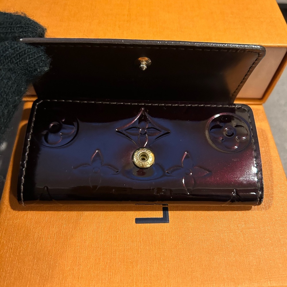 LOUIS VUITTON VERNIS 4 ring key holder - Picture 6 of 16